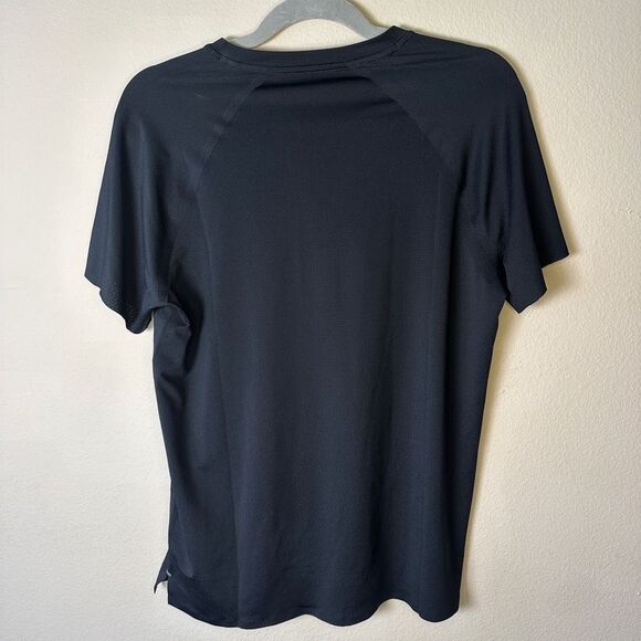 Vuori Short Sleeve Viewpoint Performance Tee - black sz medium - Picture 4 of 6
